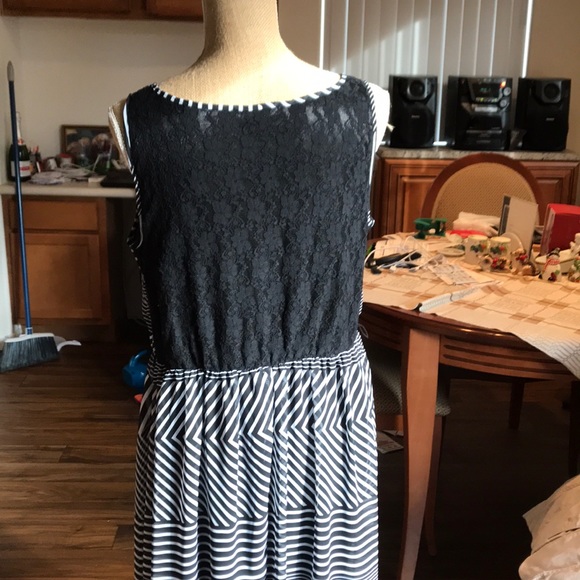 Dress - Picture 3 of 4